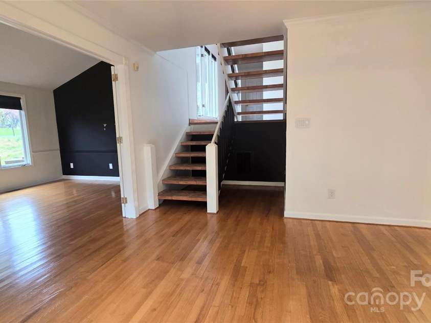 16425 Grapperhall Drive, Huntersville, NC 28078.  MLS# CAR4203228, YatesRealty ID 16749. Step down into dining room , living room is on right and kitchen to.left.