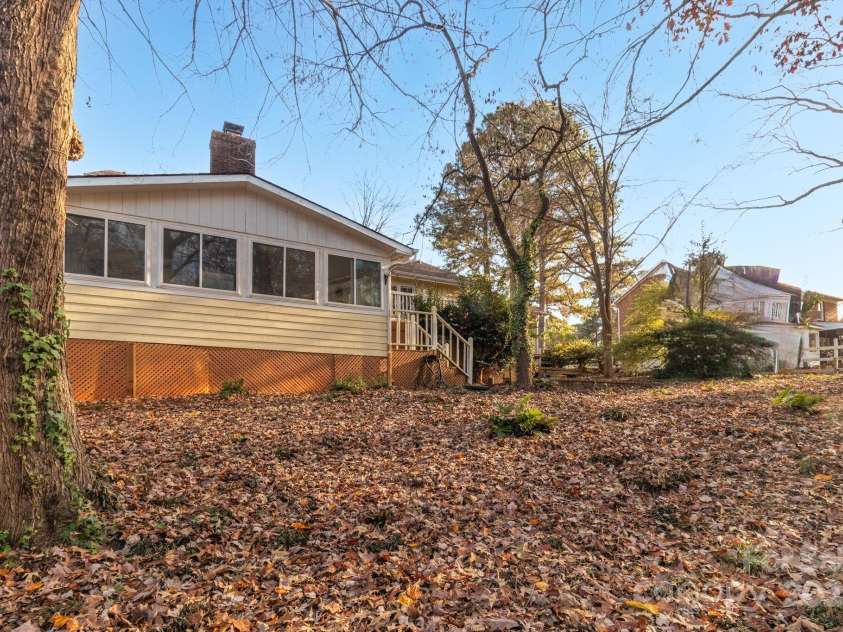 16425 Grapperhall Drive, Huntersville, NC 28078.  MLS# CAR4323175, YatesRealty ID 16749. 