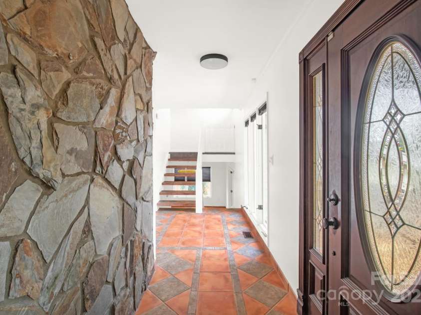 16425 Grapperhall Drive, Huntersville, NC 28078.  MLS# CAR4323175, YatesRealty ID 16749. Entry/Foyer