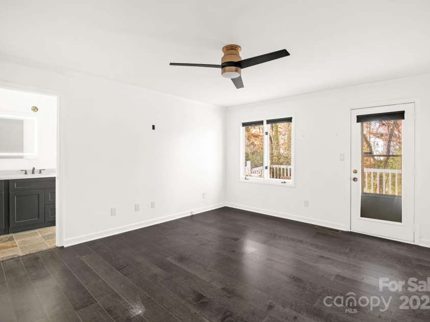 16425 Grapperhall Drive, Huntersville, NC 28078.  MLS# CAR4323175, YatesRealty ID 16749. Primary bedroom