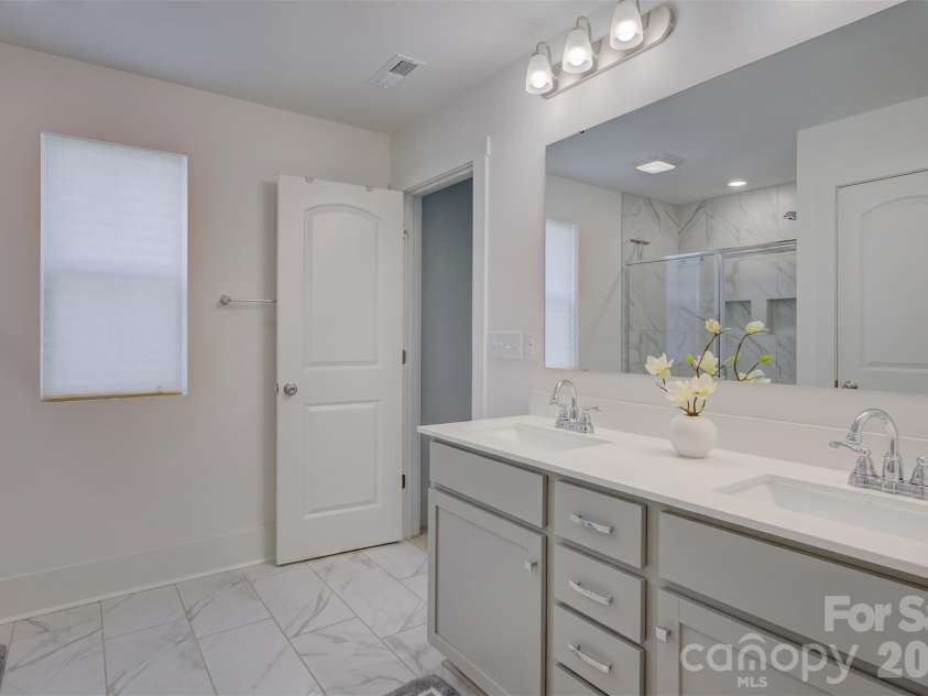 1928 Thoreau Way, York, SC 29745.  MLS# CAR4398628, YatesRealty ID 16749. Primary bathroom