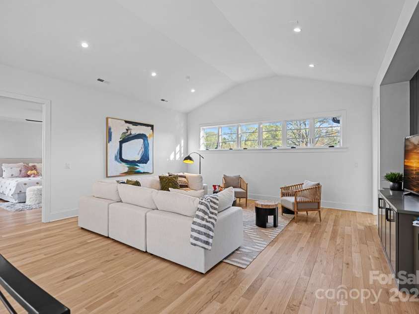 619 Edgemont Road, Charlotte, NC 28211.  MLS# CAR4235700, YatesRealty ID 16750. 