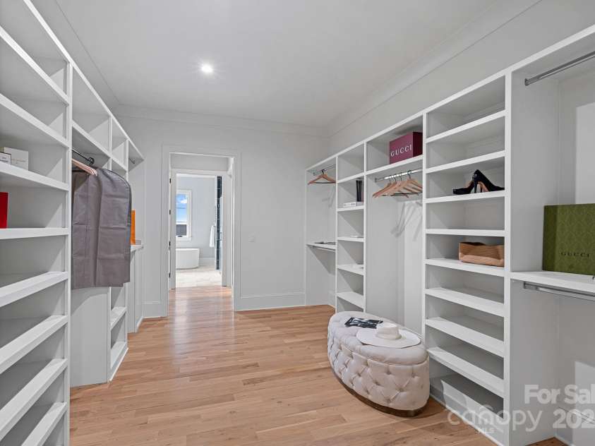 619 Edgemont Road, Charlotte, NC 28211.  MLS# CAR4235700, YatesRealty ID 16750. 