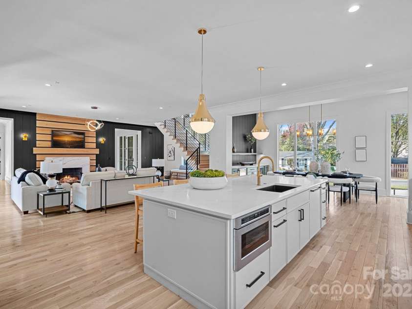 619 Edgemont Road, Charlotte, NC 28211.  MLS# CAR4235700, YatesRealty ID 16750. 