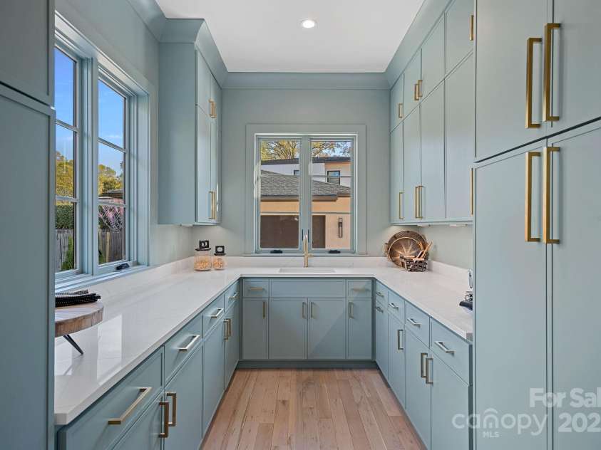 619 Edgemont Road, Charlotte, NC 28211.  MLS# CAR4235700, YatesRealty ID 16750. 