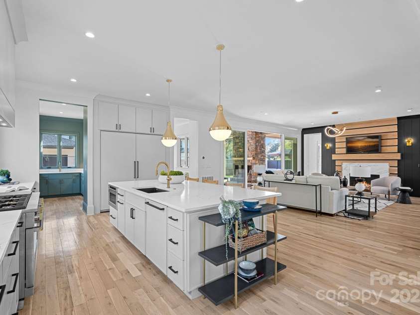 619 Edgemont Road, Charlotte, NC 28211.  MLS# CAR4235700, YatesRealty ID 16750. 