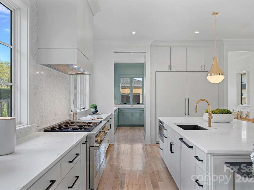 619 Edgemont Road, Charlotte, NC 28211.  MLS# CAR4235700, YatesRealty ID 16750. 