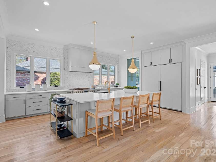 619 Edgemont Road, Charlotte, NC 28211.  MLS# CAR4235700, YatesRealty ID 16750. 