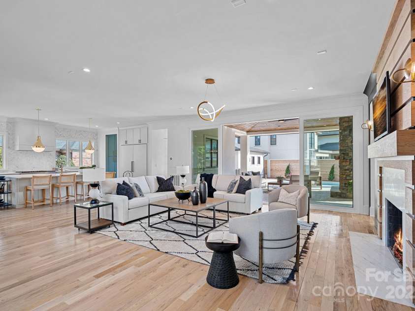 619 Edgemont Road, Charlotte, NC 28211.  MLS# CAR4235700, YatesRealty ID 16750. 