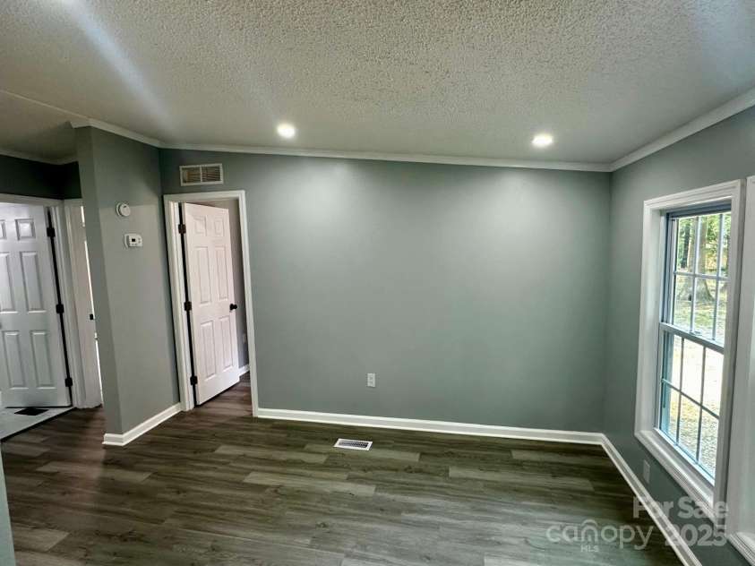 5458 Foxcroft Drive, Fort Lawn, SC 29714.  MLS# CAR4318624, YatesRealty ID 16751. DINNING ROOM