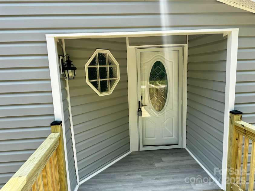 5458 Foxcroft Drive, Fort Lawn, SC 29714.  MLS# CAR4318624, YatesRealty ID 16751. PORCH