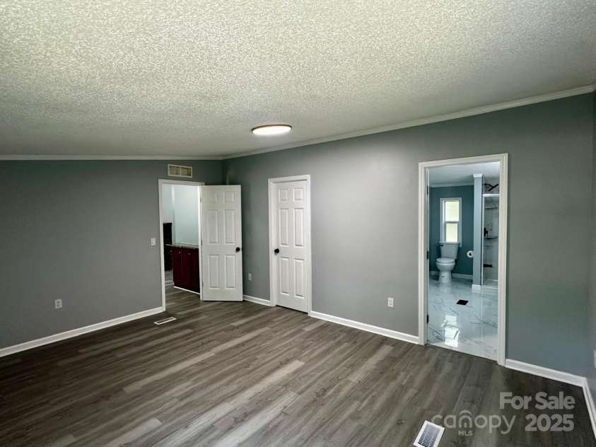 5458 Foxcroft Drive, Fort Lawn, SC 29714.  MLS# CAR4318624, YatesRealty ID 16751. PRIMARY ROOM