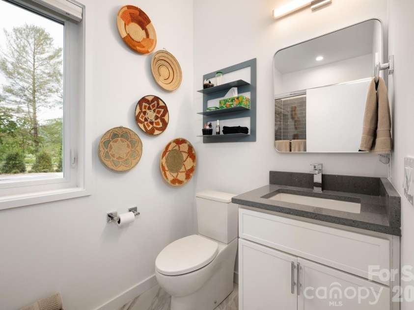 8 Midland Drive, Asheville, NC 28804.  MLS# CAR4344575, YatesRealty ID 16751. 