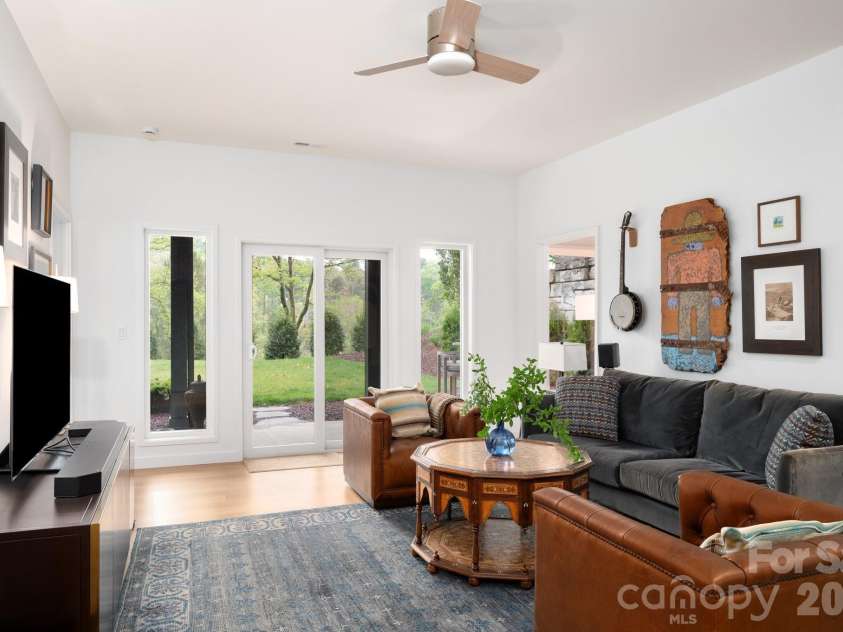 8 Midland Drive, Asheville, NC 28804.  MLS# CAR4344575, YatesRealty ID 16751. 