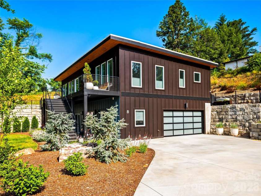 8 Midland Drive, Asheville, NC 28804.  MLS# CAR4344575, YatesRealty ID 16751. 