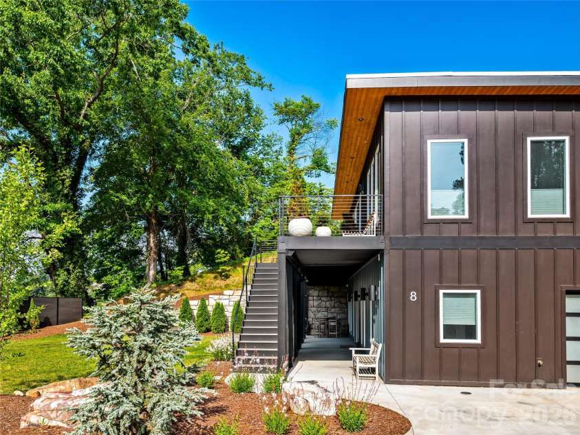 8 Midland Drive, Asheville, NC 28804.  MLS# CAR4344575, YatesRealty ID 16751. 
