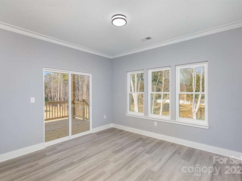 2385 Kool Park Road, Hickory, NC 28601.  MLS# CAR4220748, YatesRealty ID 16753. Dining room