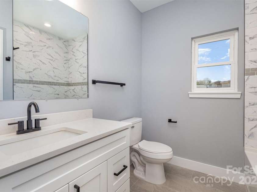 2385 Kool Park Road, Hickory, NC 28601.  MLS# CAR4220748, YatesRealty ID 16753. Guest full bathroom