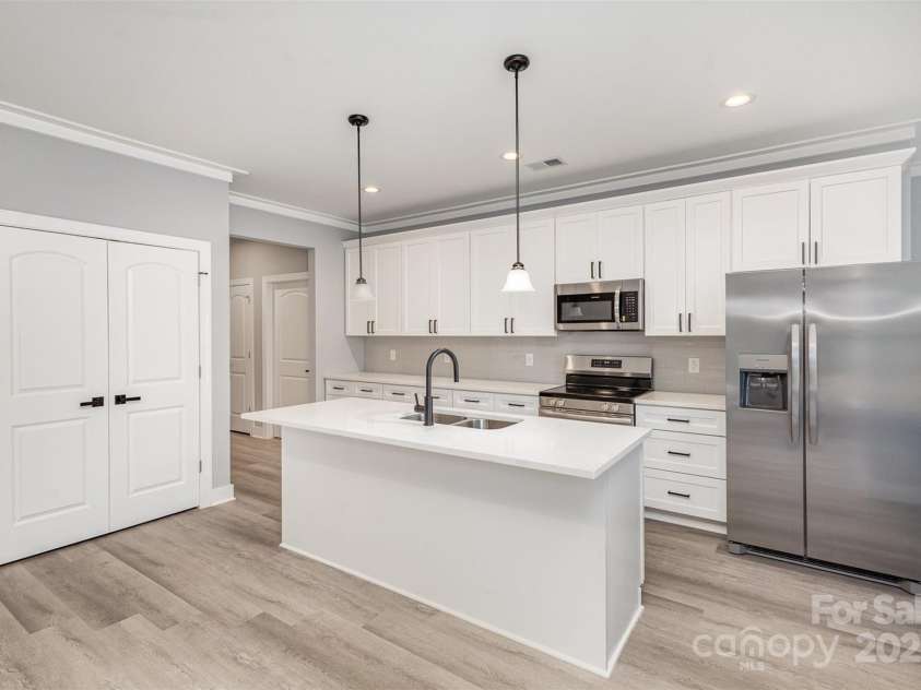 2385 Kool Park Road, Hickory, NC 28601.  MLS# CAR4220748, YatesRealty ID 16753. Kitchen