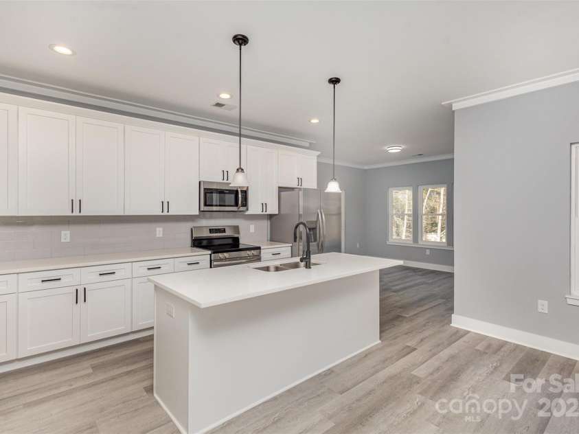 2385 Kool Park Road, Hickory, NC 28601.  MLS# CAR4220748, YatesRealty ID 16753. Kitchen