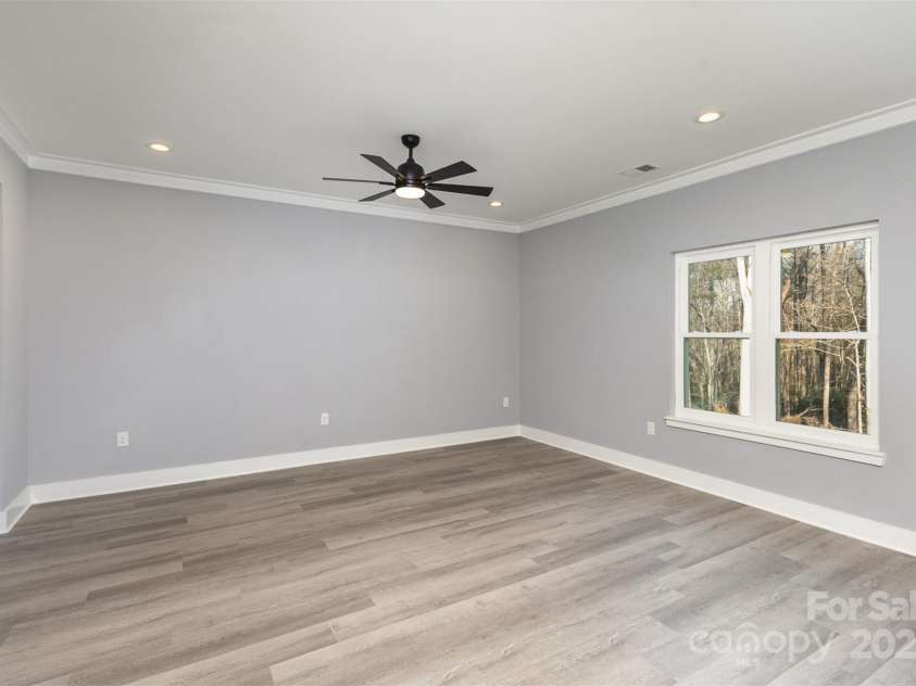 2385 Kool Park Road, Hickory, NC 28601.  MLS# CAR4299011, YatesRealty ID 16753. Living room