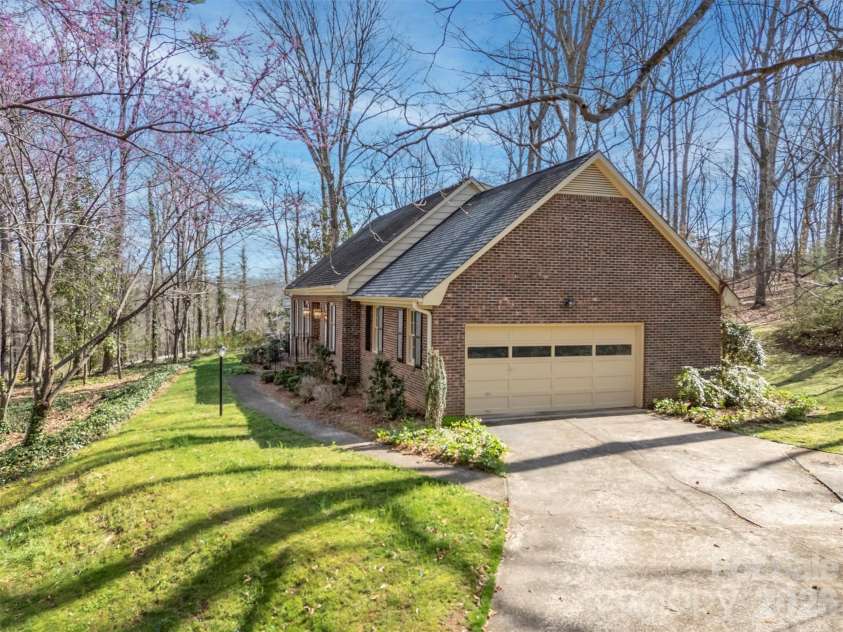 277 Forest Hills Circle, Rutherfordton, NC 28139.  MLS# CAR4363482, YatesRealty ID 16753. 