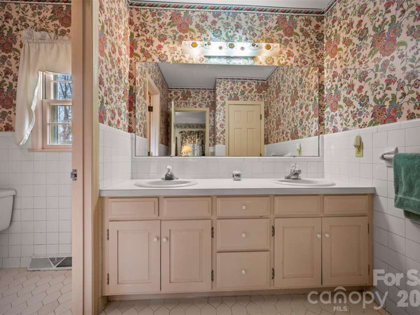 277 Forest Hills Circle, Rutherfordton, NC 28139.  MLS# CAR4363482, YatesRealty ID 16753. 