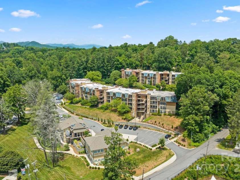 408 Bowling Park Road, Asheville, NC 28803.  MLS# CAR4263454, YatesRealty ID 16754. 