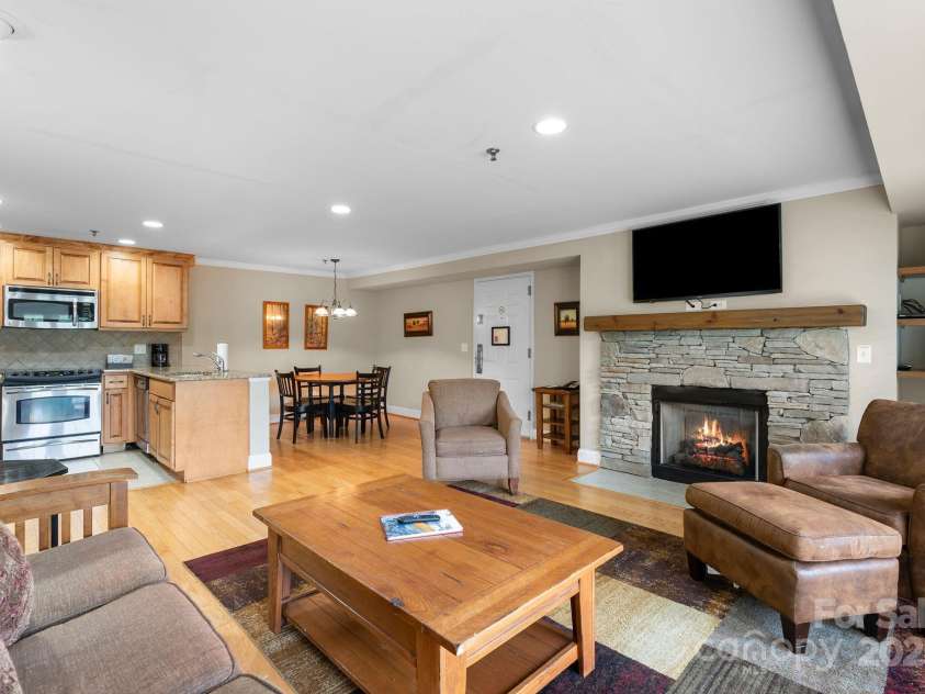 408 Bowling Park Road, Asheville, NC 28803.  MLS# CAR4263454, YatesRealty ID 16754. 