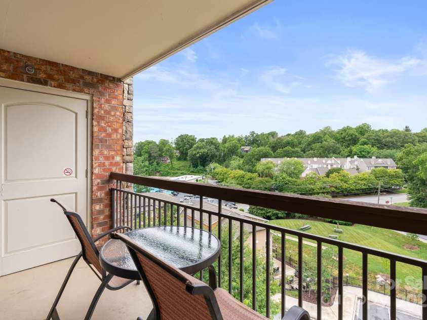 408 Bowling Park Road, Asheville, NC 28803.  MLS# CAR4263454, YatesRealty ID 16754. 