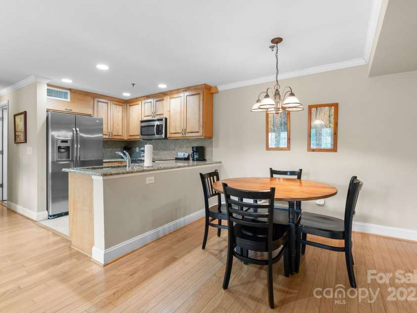 408 Bowling Park Road, Asheville, NC 28803.  MLS# CAR4263454, YatesRealty ID 16754. 