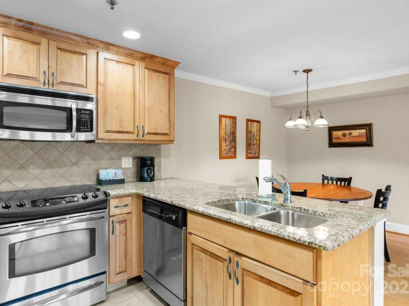 408 Bowling Park Road, Asheville, NC 28803.  MLS# CAR4263454, YatesRealty ID 16754. 