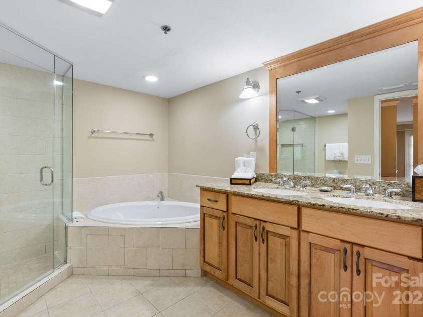 408 Bowling Park Road, Asheville, NC 28803.  MLS# CAR4263454, YatesRealty ID 16754. 