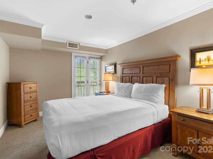 408 Bowling Park Road, Asheville, NC 28803.  MLS# CAR4263454, YatesRealty ID 16754. 