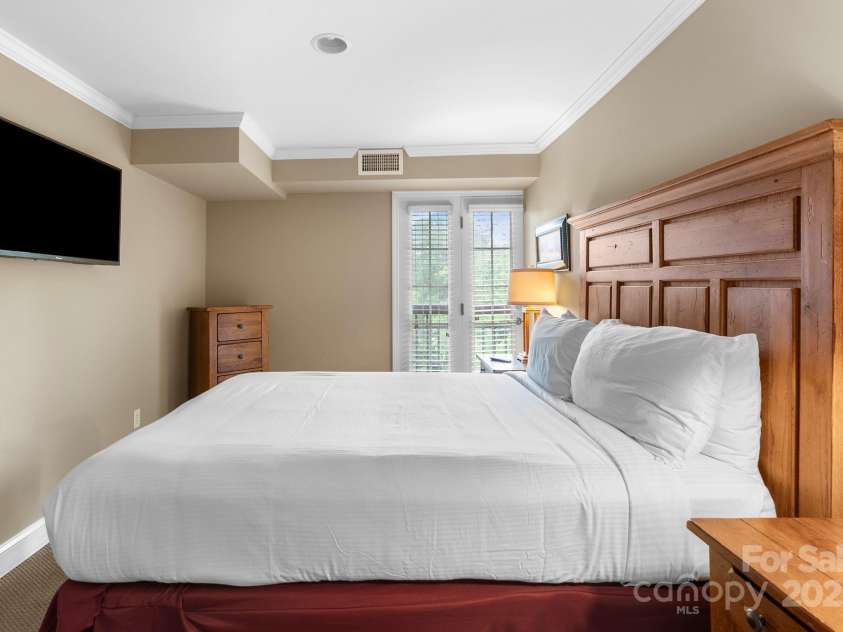 408 Bowling Park Road, Asheville, NC 28803.  MLS# CAR4263454, YatesRealty ID 16754. 