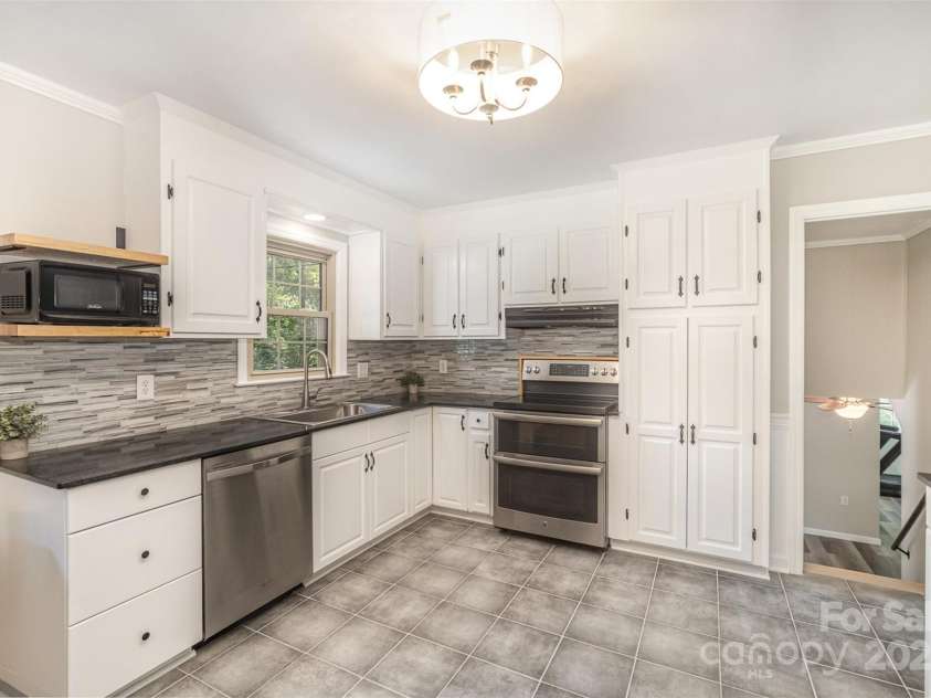 118 Spicewood Circle, Troutman, NC 28166.  MLS# CAR4252159, YatesRealty ID 16755. 