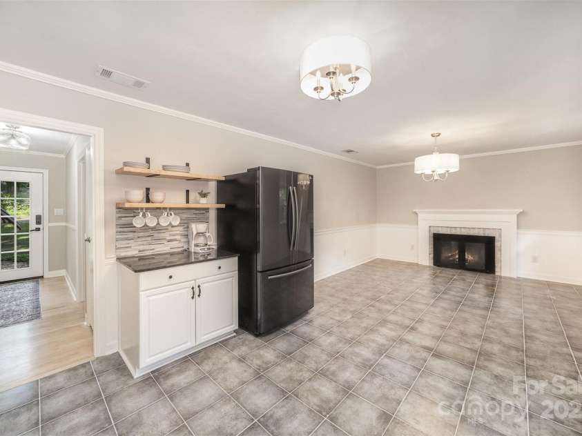118 Spicewood Circle, Troutman, NC 28166.  MLS# CAR4252159, YatesRealty ID 16755. Kitchen
