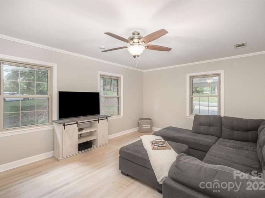 118 Spicewood Circle, Troutman, NC 28166.  MLS# CAR4252159, YatesRealty ID 16755. Living room