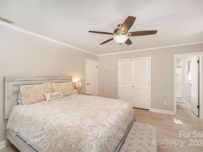 118 Spicewood Circle, Troutman, NC 28166.  MLS# CAR4252159, YatesRealty ID 16755. Primary Bedroom