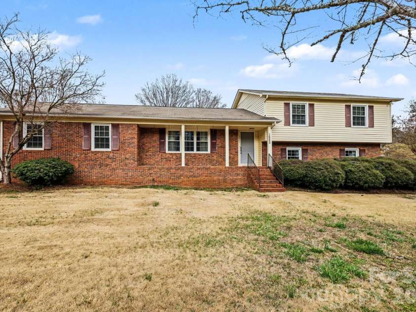 1223 Pinedale Road, Lancaster, SC 29720.  MLS# CAR4350788, YatesRealty ID 16755. 