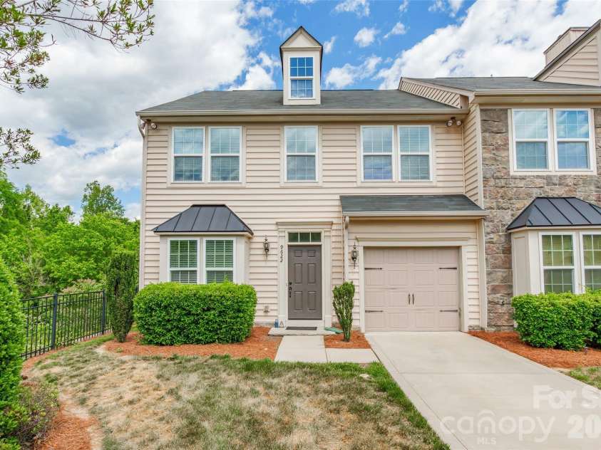 9622 Springholm Drive, Charlotte, NC 28278.  MLS# CAR4373288, YatesRealty ID 16756. 
