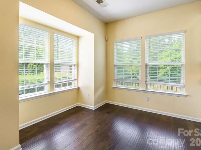 9622 Springholm Drive, Charlotte, NC 28278.  MLS# CAR4373288, YatesRealty ID 16756. 