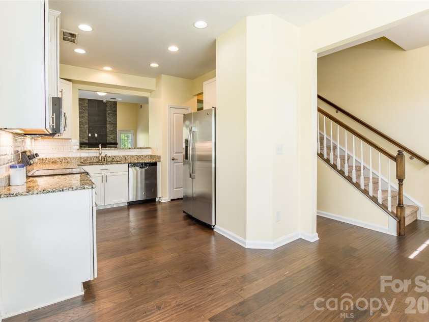 9622 Springholm Drive, Charlotte, NC 28278.  MLS# CAR4373288, YatesRealty ID 16756. 