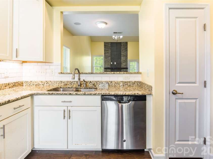 9622 Springholm Drive, Charlotte, NC 28278.  MLS# CAR4373288, YatesRealty ID 16756. 