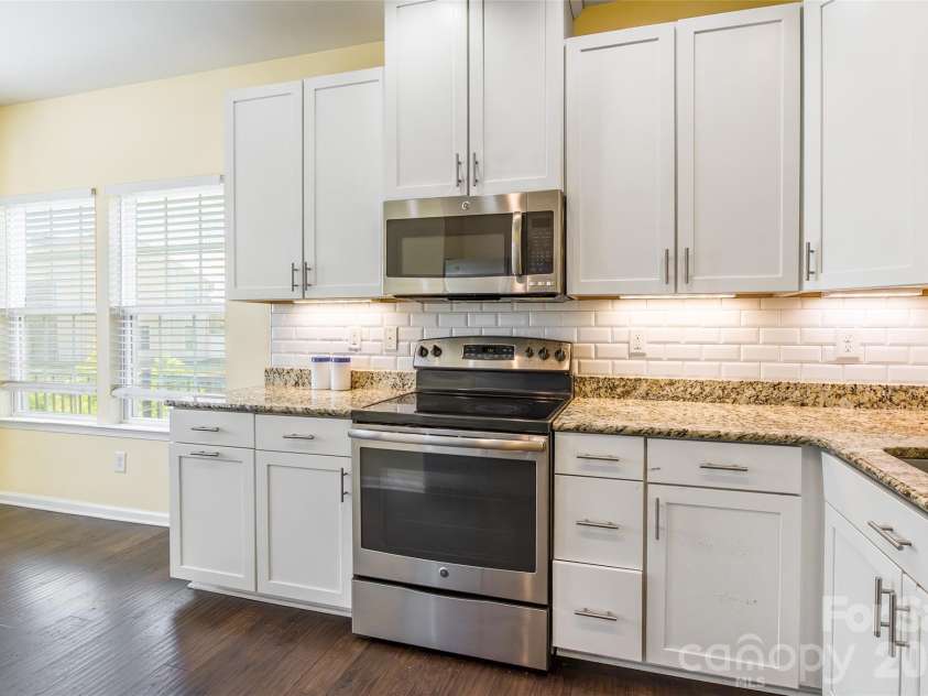 9622 Springholm Drive, Charlotte, NC 28278.  MLS# CAR4373288, YatesRealty ID 16756. 