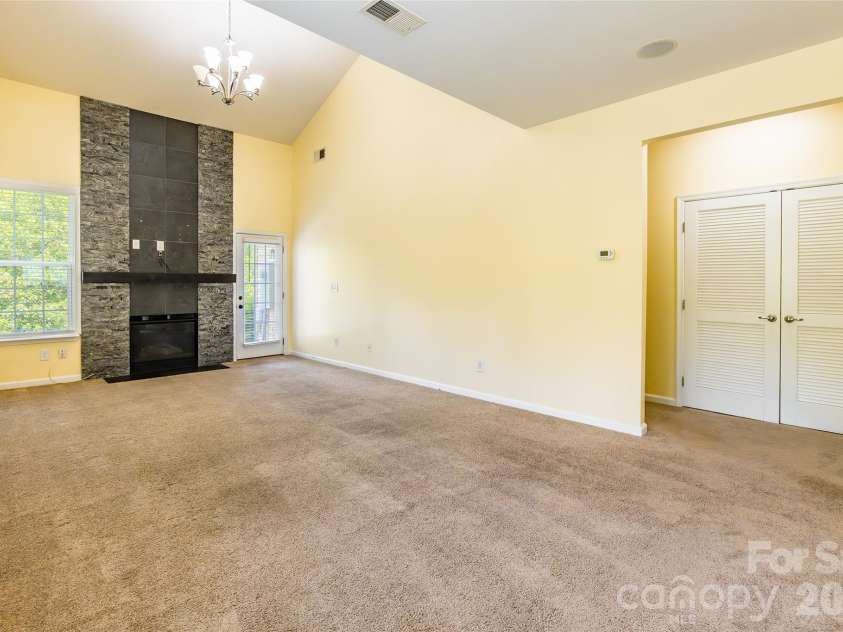 9622 Springholm Drive, Charlotte, NC 28278.  MLS# CAR4373288, YatesRealty ID 16756. 