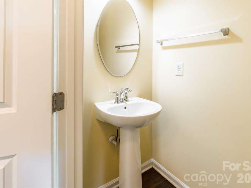 9622 Springholm Drive, Charlotte, NC 28278.  MLS# CAR4373288, YatesRealty ID 16756. 