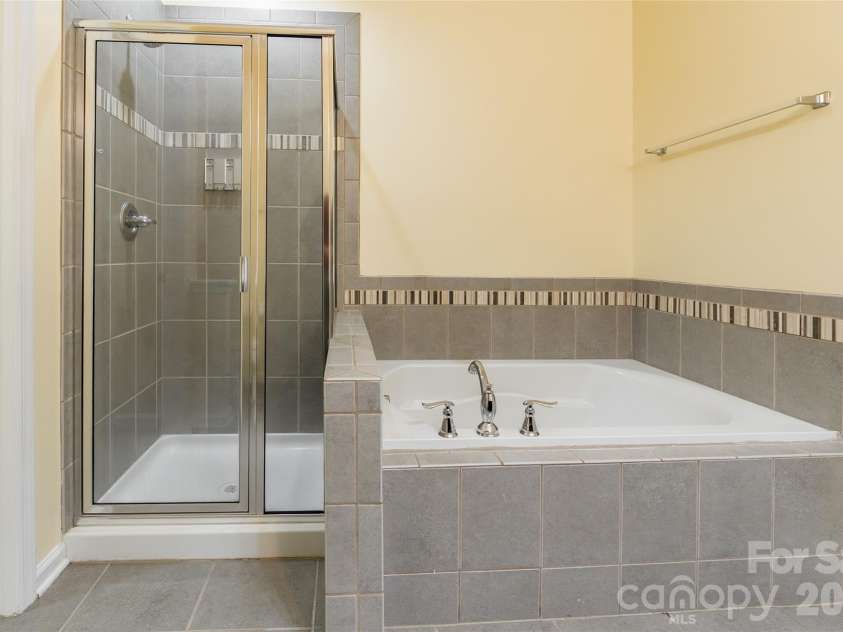 9622 Springholm Drive, Charlotte, NC 28278.  MLS# CAR4373288, YatesRealty ID 16756. 