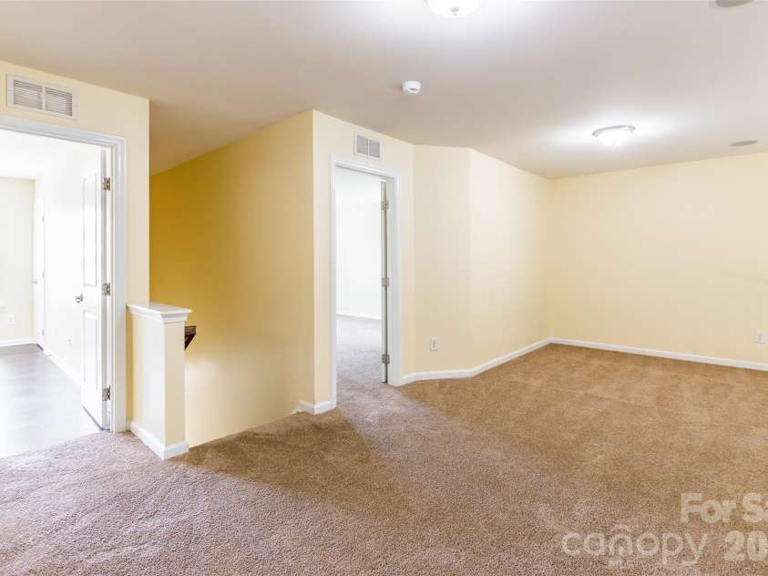 9622 Springholm Drive, Charlotte, NC 28278.  MLS# CAR4373288, YatesRealty ID 16756. 