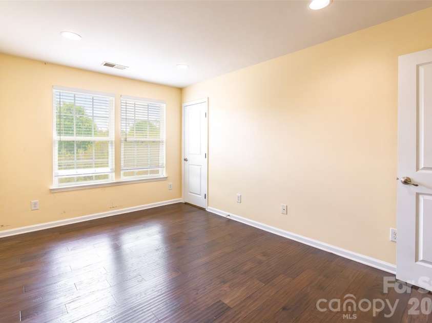 9622 Springholm Drive, Charlotte, NC 28278.  MLS# CAR4373288, YatesRealty ID 16756. 